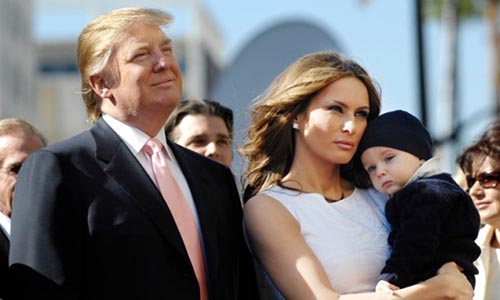 Hình ảnh tình tứ của ông Trump và bà Melania