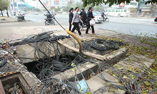 “Tử huyệt” trên vỉa hè Hà Nội