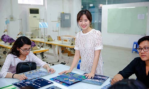 Midu làm giảng viên: Xinh thế này ai mà học nổi