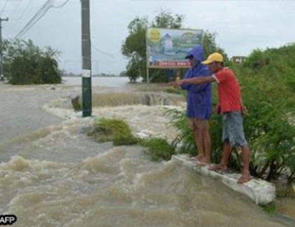 Siêu bão đổ bộ, 13 người Philippines thiệt mạng 