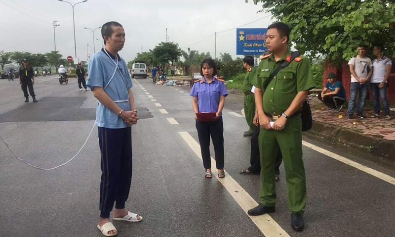 Nữ sinh giao gà Điện Biên: Bùi Văn Công diễn lại cảnh đồi bại