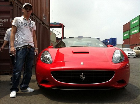 Ngắm siêu xế độ Ferrari California 12 tỷ của chồng Ngọc Thạch