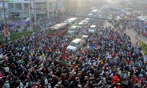 Người Sài Gòn có vượt đèn đỏ, lấn làn, băng ngang đường?