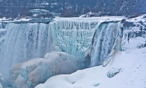 Ảnh băng giá hiếm thấy ở thác nước Niagara nổi tiếng