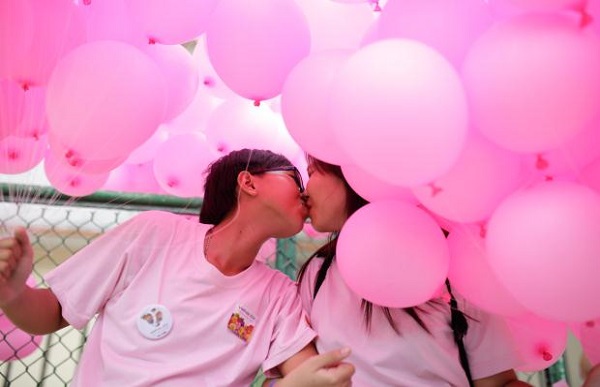 Cộng đồng LGBT Sài Gòn náo nhiệt “Cứ sống, cứ yêu” 