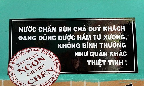 Hình ảnh và thơ bá đạo ở quán bún chả Lệ Rơi