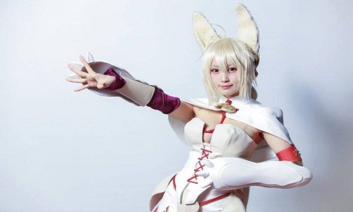 Thiên thần cosplay lấy chồng nhiều hơn 31 tuổi gây sốc