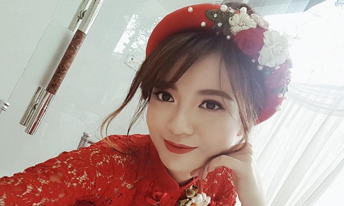 Hot girl fan MU Tú Linh rạng rỡ trong ngày ăn hỏi