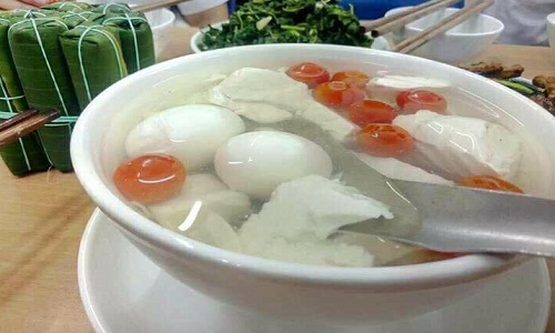 Canh trứng đậu cà chua lõng bõng nước khiến dân mạng phát khiếp