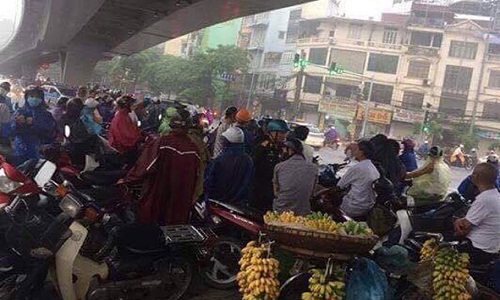 Hết nắng nóng, dân mạng lại kêu than vì mưa giông, ngập lụt