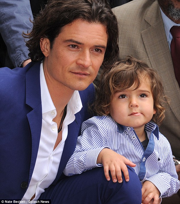 Con trai siêu "cute" của Orlando Bloom trên Đại lộ danh vọng