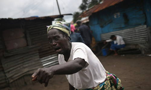 Hình ảnh đẫm nước mắt tại tâm dịch Ebola