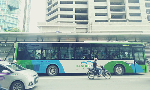  Buýt nhanh BRT vắng khách sau phát biểu “quá tải“