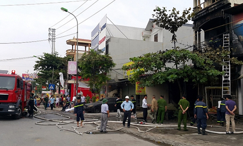 Hiện trường kinh hoàng cháy nhà 5 tầng ở Xuân Mai, Hà Nội