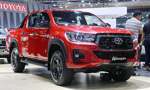 Cận cảnh Toyota Hilux 2018 thêm bản Rocco thể thao