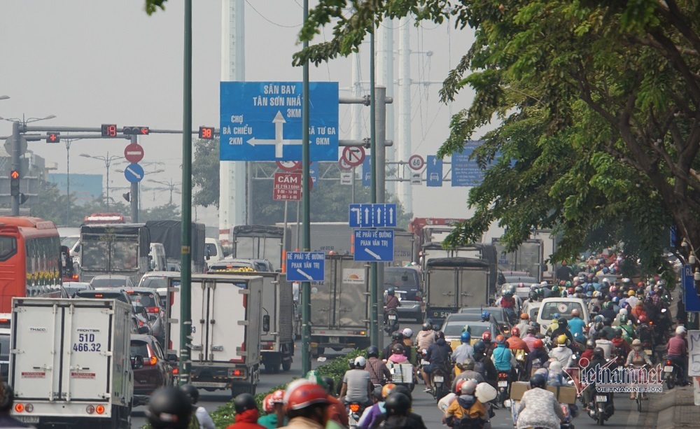 Tân Sơn Nhất ngày 900 chuyến, nhà ga chật ních, cửa ngõ tê liệt