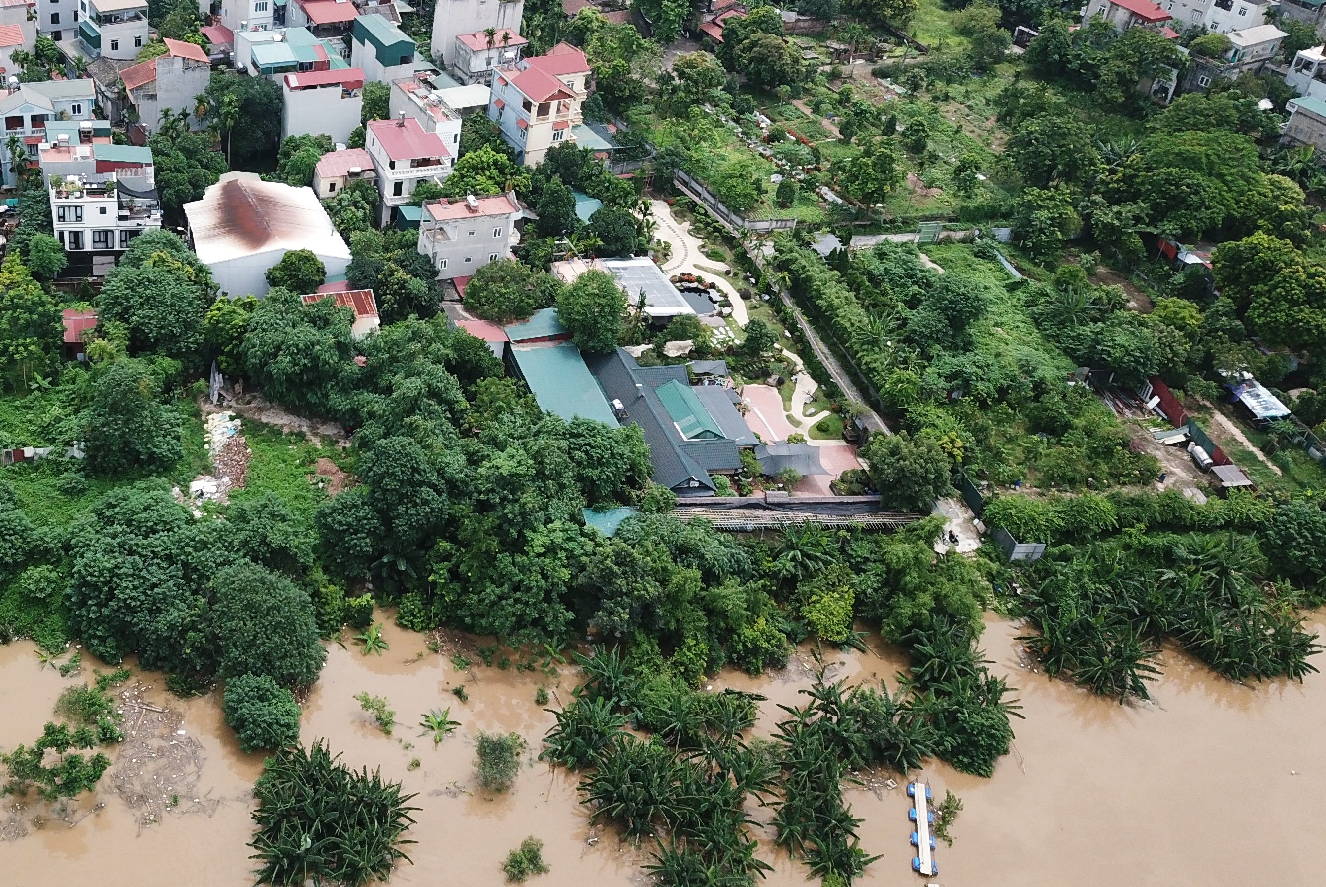 Hà Nội: Loạt công trình xây dựng trái phép trên đất bãi bồi sồng Hồng giờ ra sao?