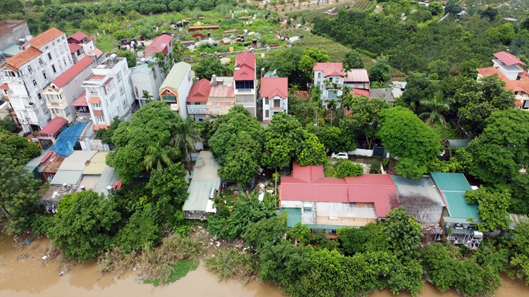 Hà Nội: La liệt công trình xây lấn chiếm đất hành lang sông Nhuệ