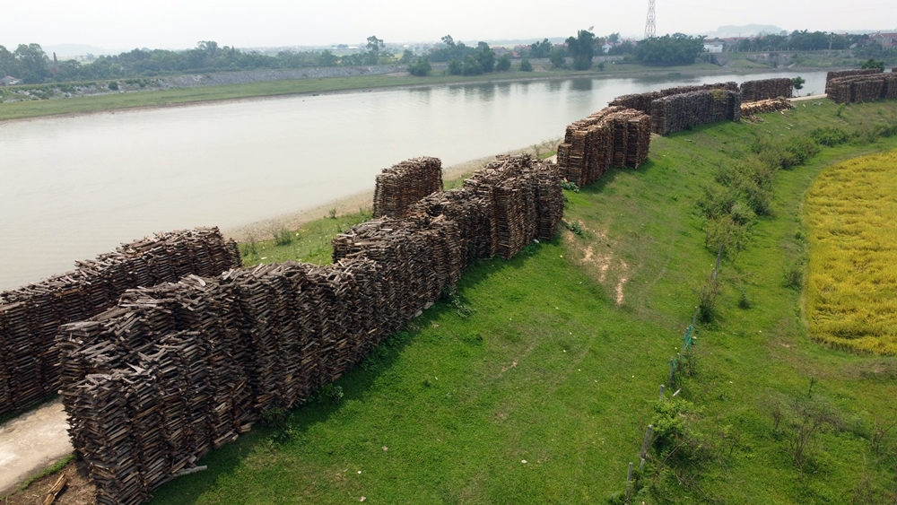 Bắc Ninh: Nhức nhối vấn nạn chiếm dụng đê điều ở làng nghề Phù Lãng