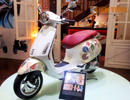 Chiêm ngưỡng Vespa Primavera dát vàng độc nhất Việt Nam