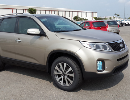 Cận cảnh Sorento số sàn, máy dầu 903 triệu đồng tại VN