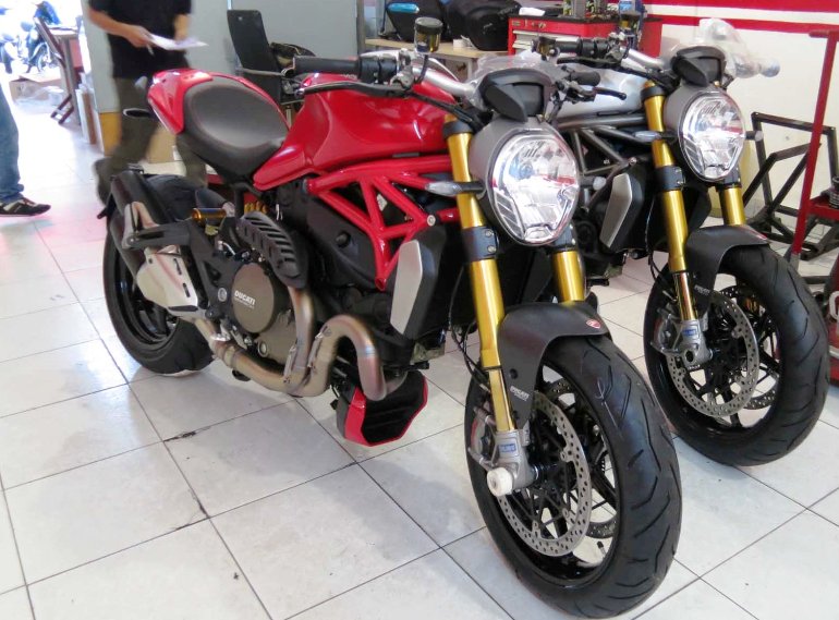 Đại gia Hà Nội sắm cặp siêu moto Ducati 1,6 tỷ