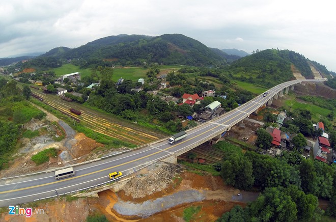 Mãn nhãn cảnh hùng vĩ cao tốc HN - Lào Cai nhìn từ trên cao