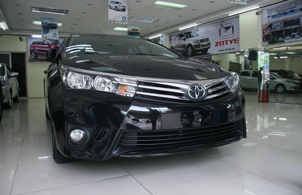 Toyota Altis 2014 nhập khẩu khoe hàng tại Việt Nam