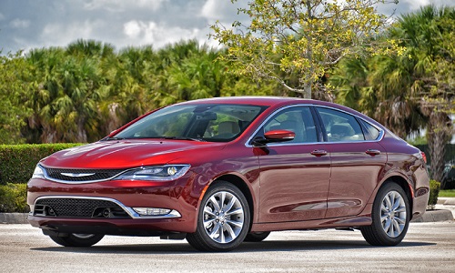 Soi sedan cao cấp Chrysler 200C "vịt bầu" sắp trình làng