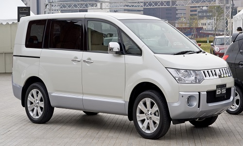 Mitsubishi Delica 7 chỗ giá 550 triệu đồng sắp ra mắt