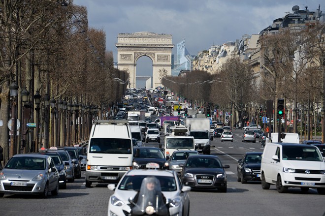 Ngắm Khải Hoàn Môn hoành tráng giữa Paris lộng lẫy