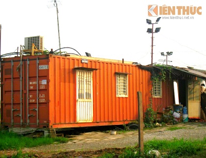 Tận mục bên trong nhà container cũ mèm ở Hà Nội