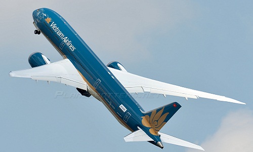 Mục kích máy bay Vietnam Airlines trình diễn ấn tượng tại Paris