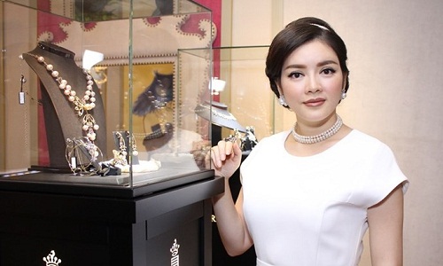 Những nữ đại gia giàu nứt đố đổ vách của showbiz Việt