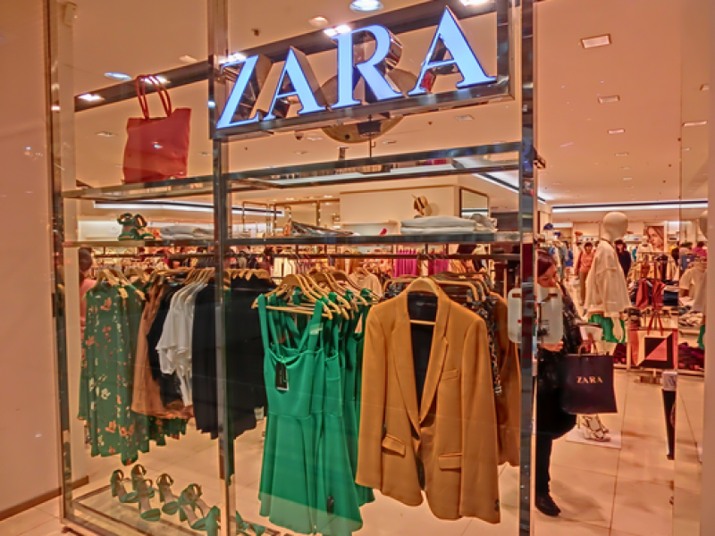 Zara mở cửa hàng ở VN, chị em mua được hàng hiệu bình dân gì?