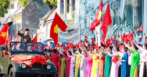 Xúc động hình ảnh tái hiện đoàn quân tiến về Hà Nội năm 1954 