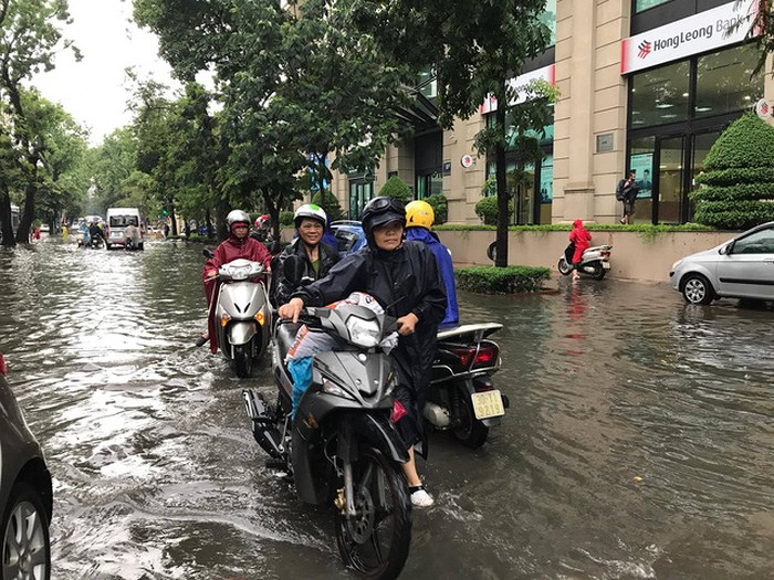 Hà Nội: Những điểm đen ngập lụt cần tránh 