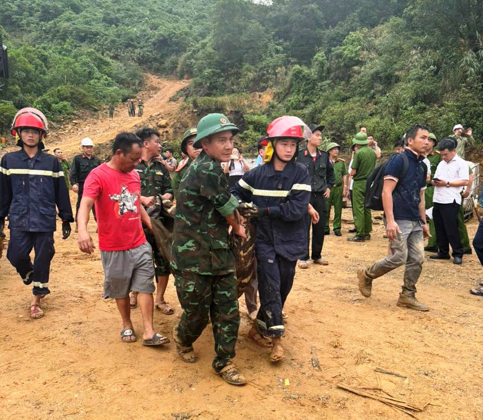 Toàn cảnh cứu nạn vụ sạt lở đất khiến 7 công nhân thương vong