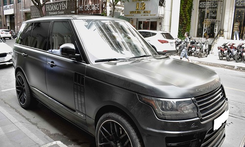 Range Rover LWB độ hầm hố trên phố Sài Gòn