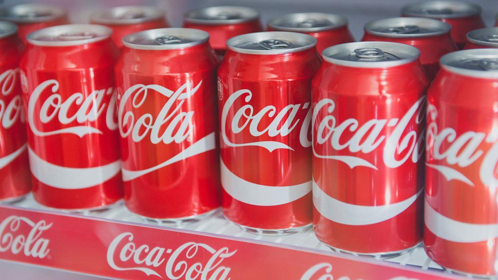 Coca-Cola quảng cáo phản cảm, gây tranh cãi: Chuyện không chỉ xảy ra ở Việt Nam