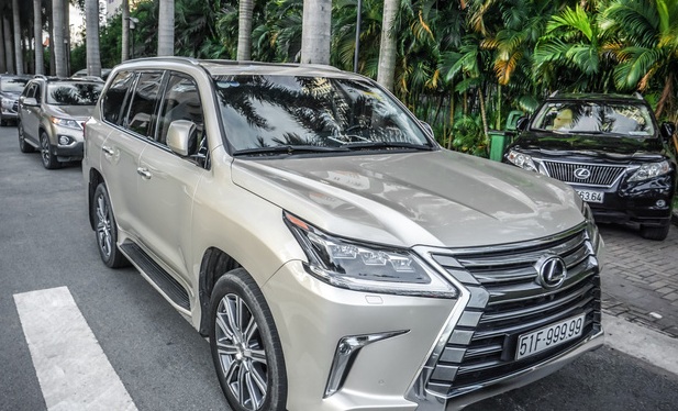 Đại gia Việt nào “vung tiền” sắm xế sang Lexus LX570?