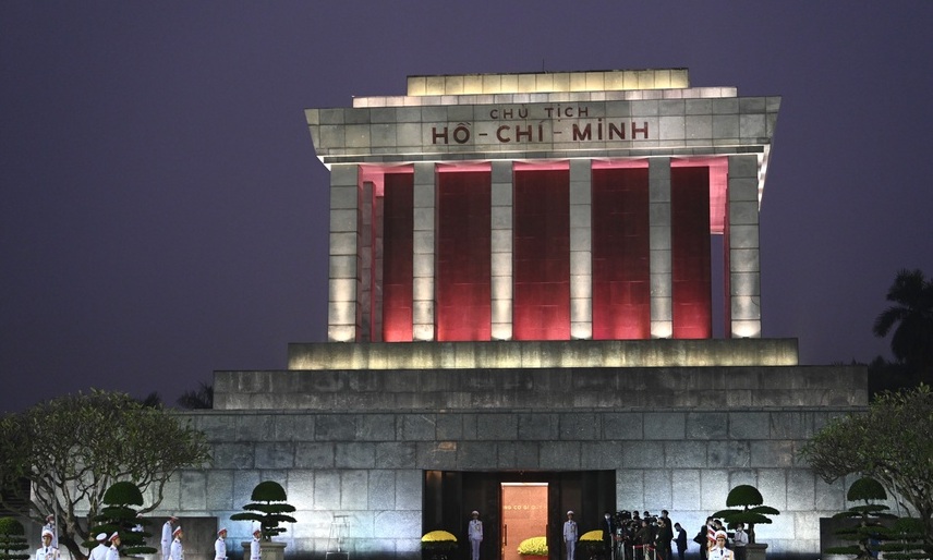 Đại hội Đảng lần thứ XIII: Các đại biểu viếng Chủ tịch Hồ Chí Minh