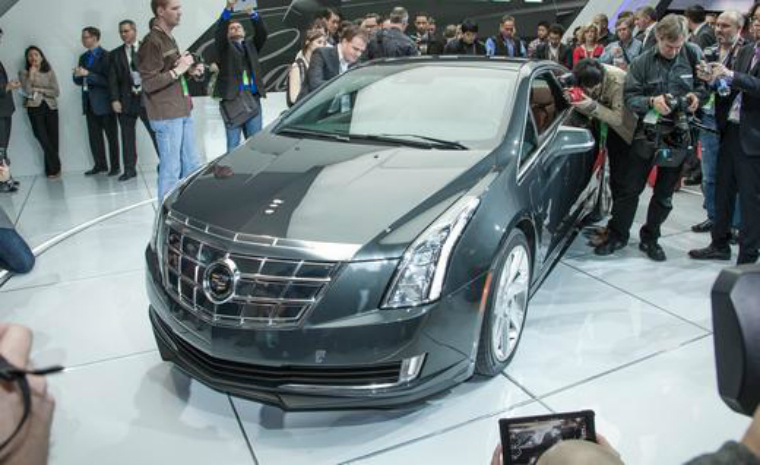 “Mổ xẻ” siêu xe Cadillac chạy điện