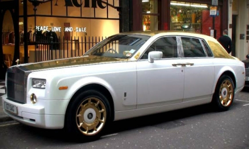 Tận mắt Rolls-Royce Phantom bọc vàng khối giá 170 tỷ