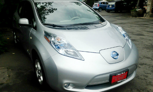 Tận mắt xe điện Nissan Leaf đầu tiên tại Việt Nam