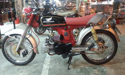 Dân chơi chịu chi biến Honda 67 cổ thành xe sành điệu