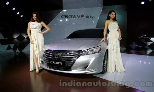 Chi tiết Toyota Crown 2015 mới ra mắt 