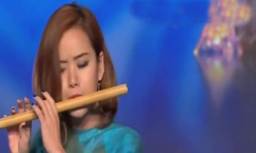 Cô gái Việt thổi sáo "gây bão" ở Asia's Got Talent