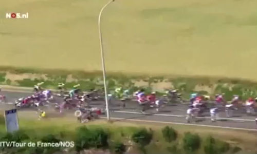 Video: Tai nạn kinh hoàng chấn động Tour de France