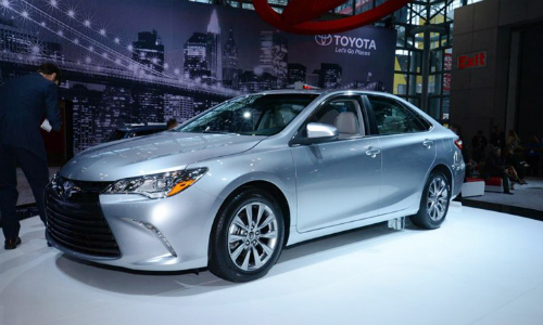 Toyota Camry 2015 chốt giá từ 490 triệu đồng